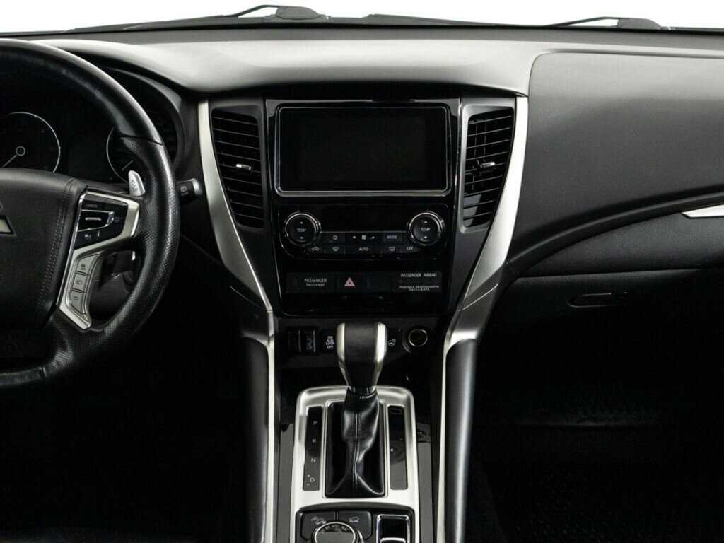 Mitsubishi Pajero Sport 2018 года с пробегом. Фото: #13