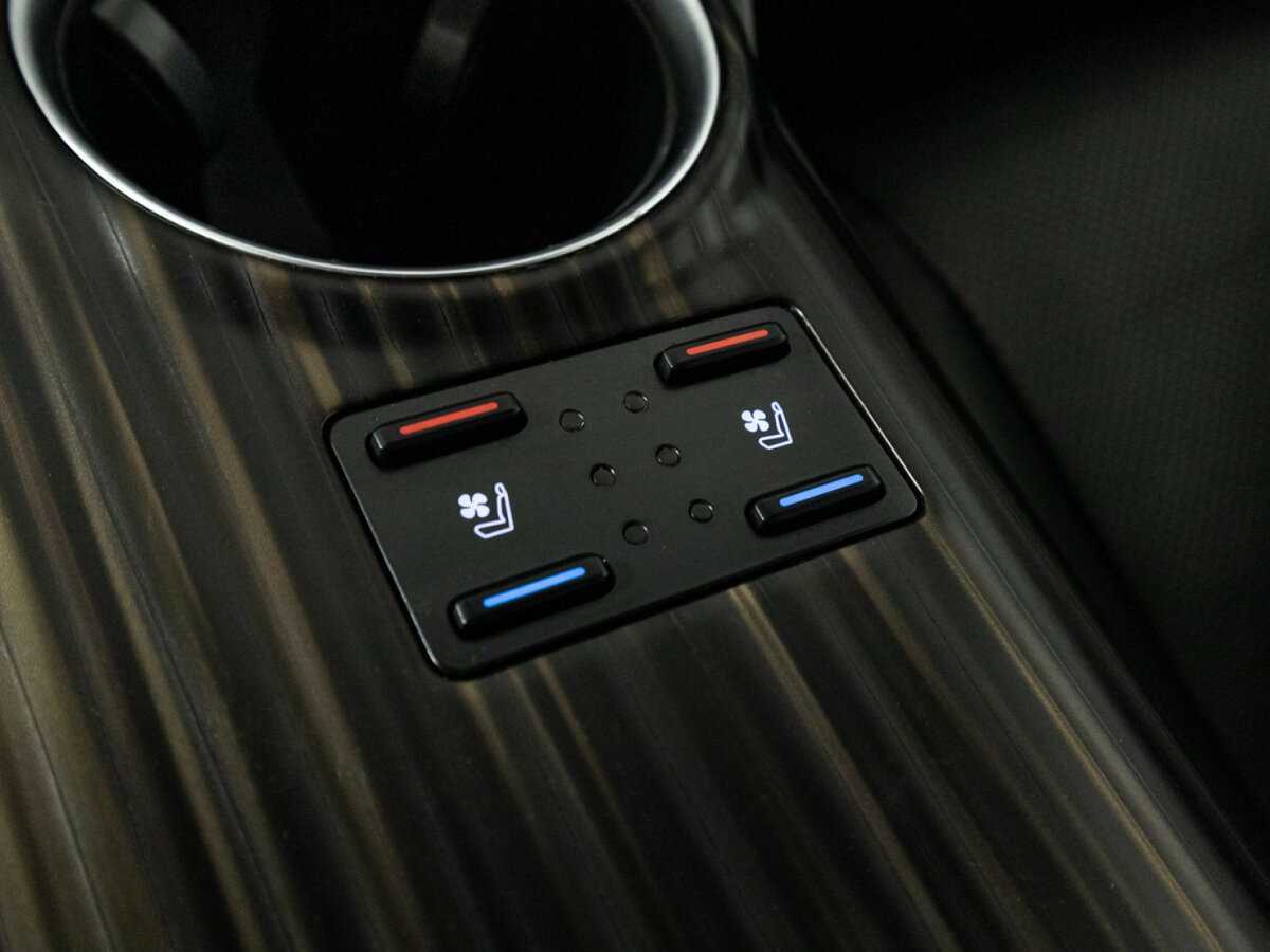 Toyota Camry 2018 года с пробегом. Фото: #21