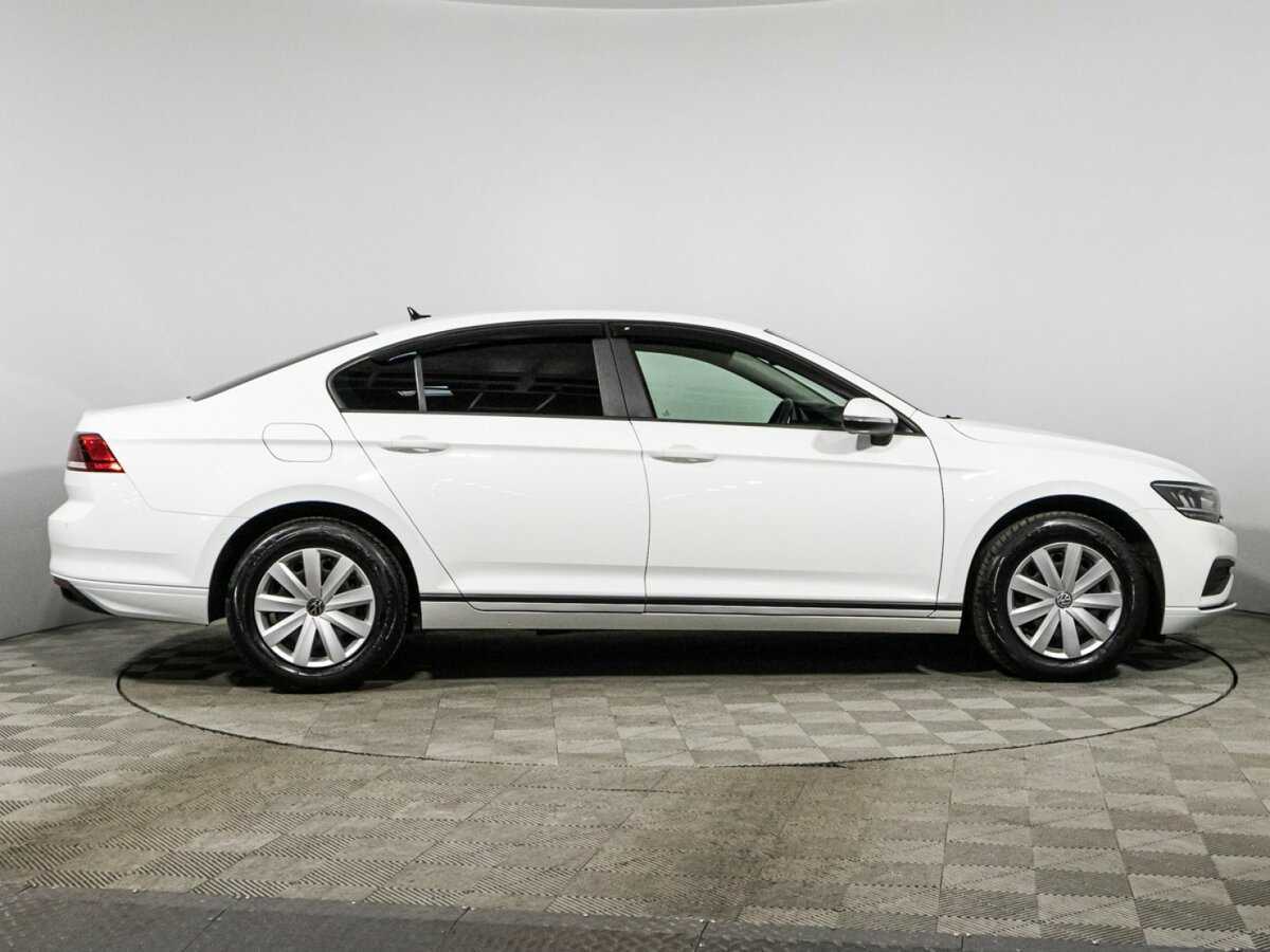 Volkswagen Passat 2021 года с пробегом. Фото: #3