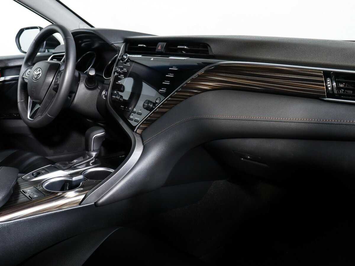 Toyota Camry 2019 года с пробегом. Фото: #5
