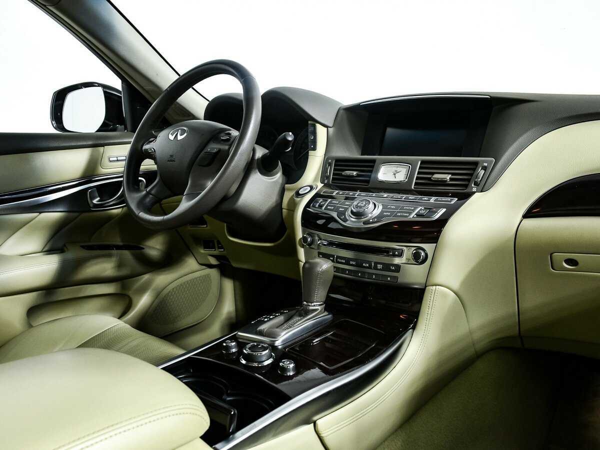 Infiniti Q70 2016 года с пробегом. Фото: #6