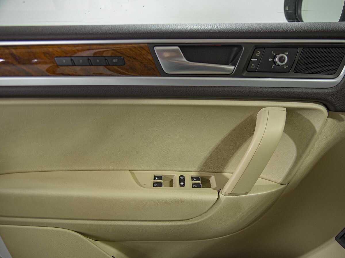 Б/У Фольксваген Туарег 2013 года. Фото: #13