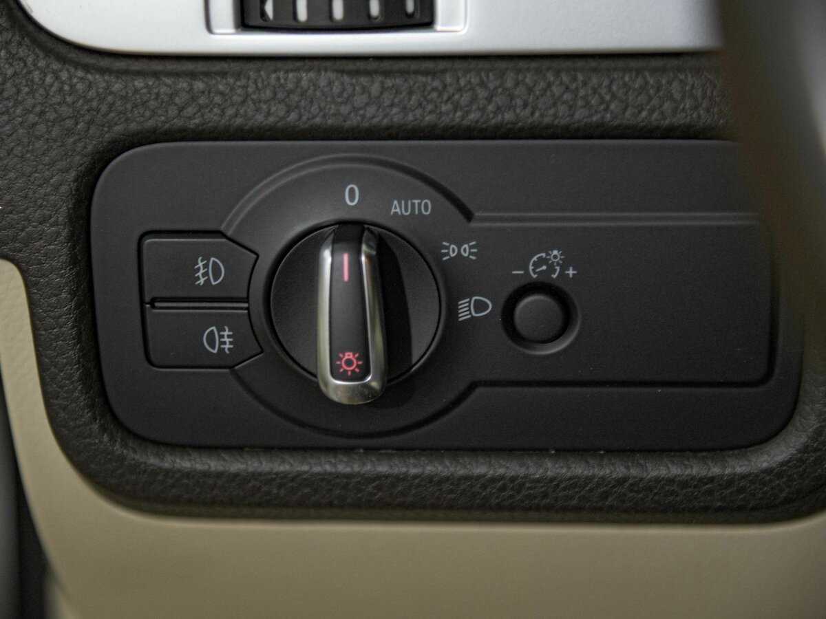 Б/У Фольксваген Туарег 2013 года. Фото: #14