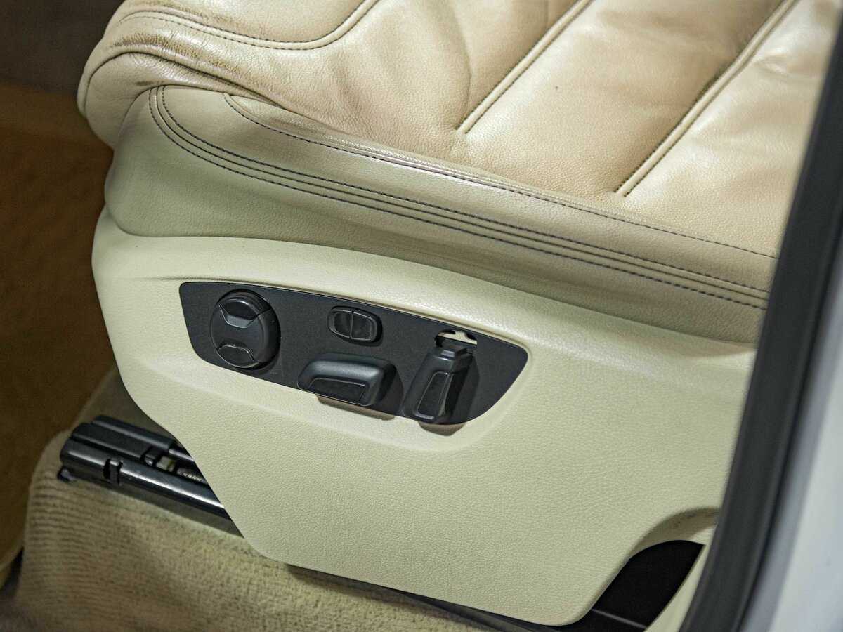 Б/У Фольксваген Туарег 2013 года. Фото: #15