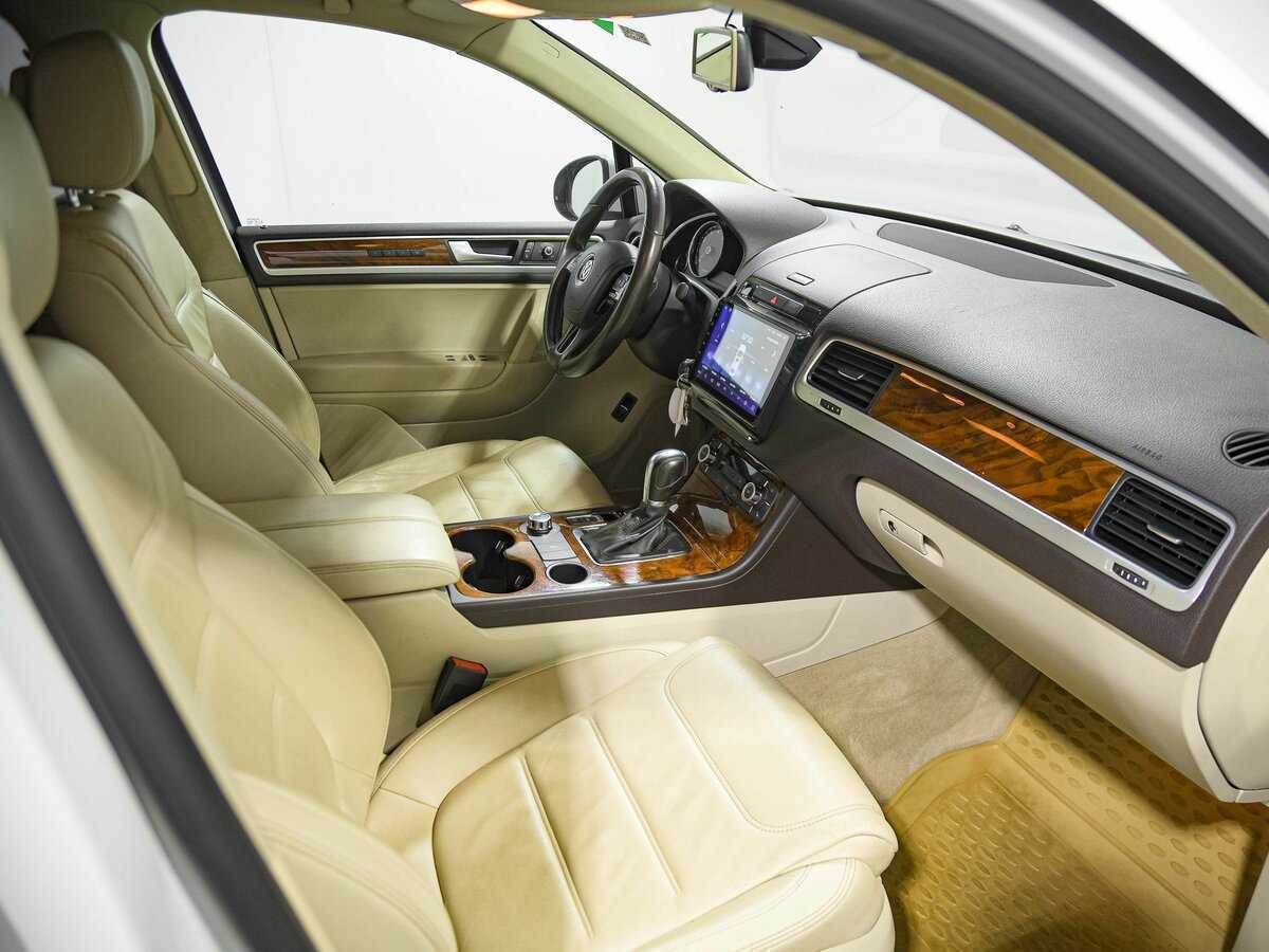 Б/У Фольксваген Туарег 2013 года. Фото: #17