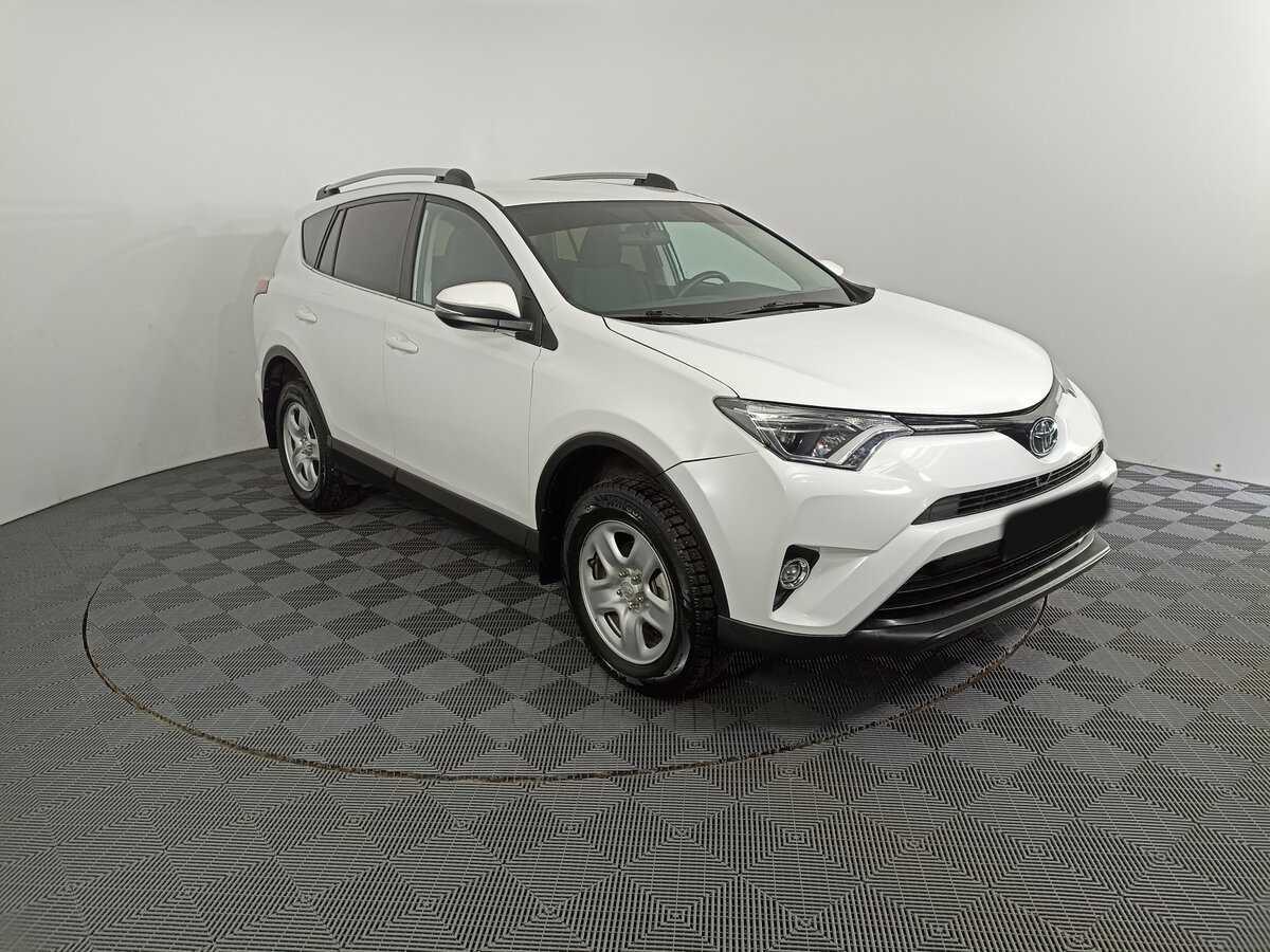 Toyota RAV4 2017 года с пробегом. Фото: #2