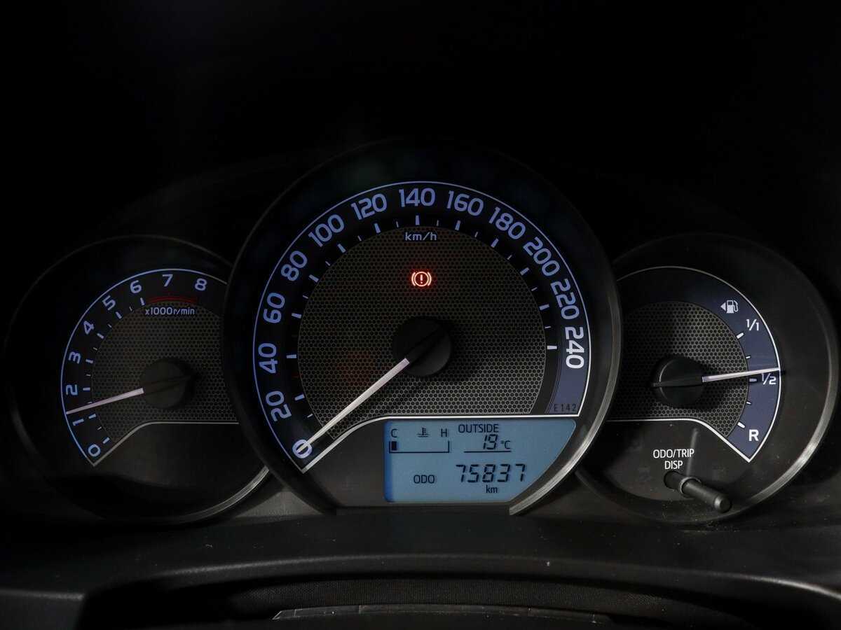 Б/У Тойота Королла 2014 года. Фото: #10