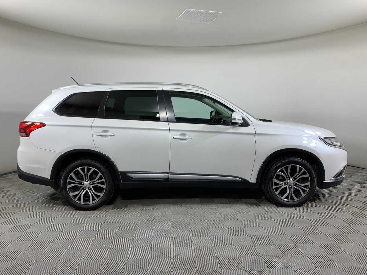 Mitsubishi Outlander 2016 года с пробегом. Фото: #3