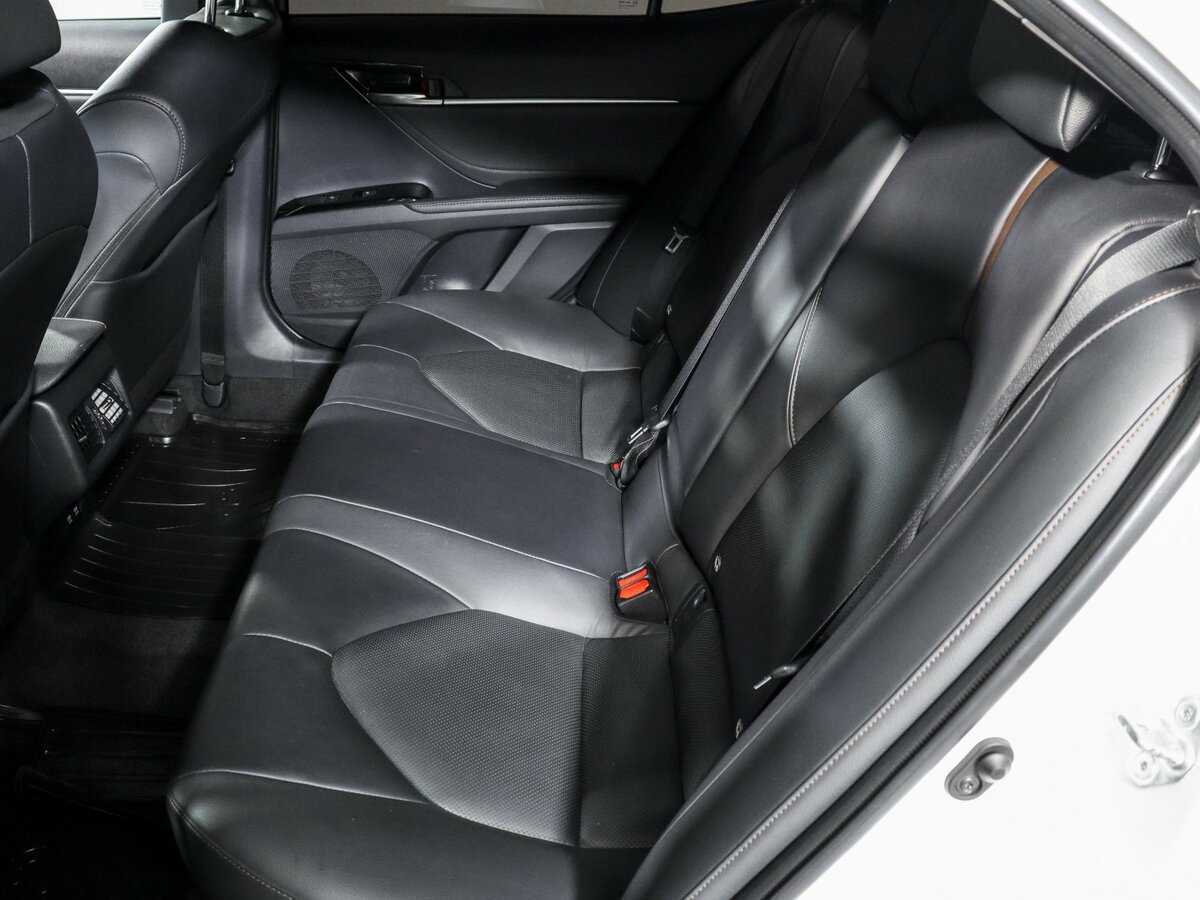 Toyota Camry 2019 года с пробегом. Фото: #9