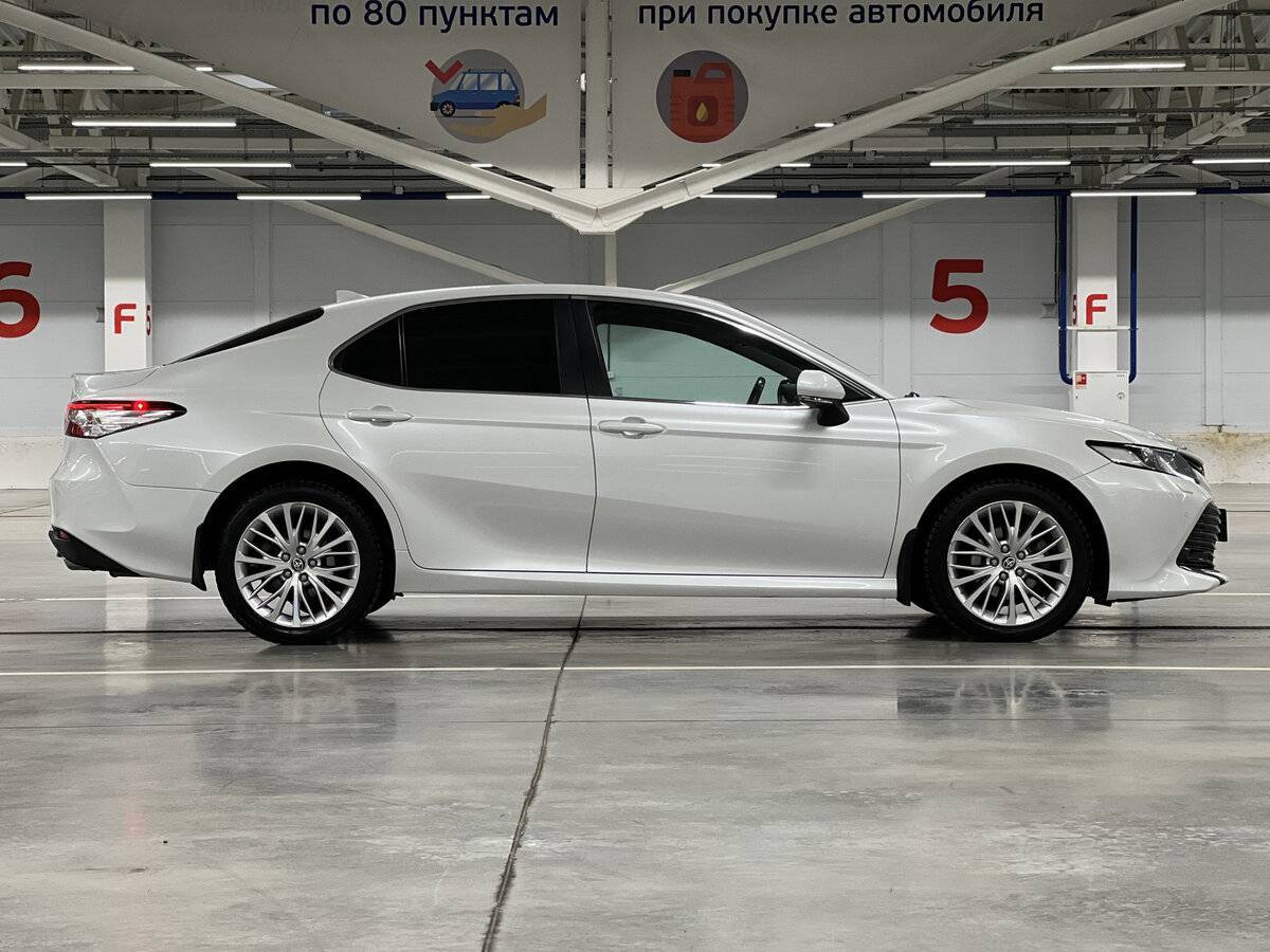 Toyota Camry 2021 года с пробегом. Фото: #3