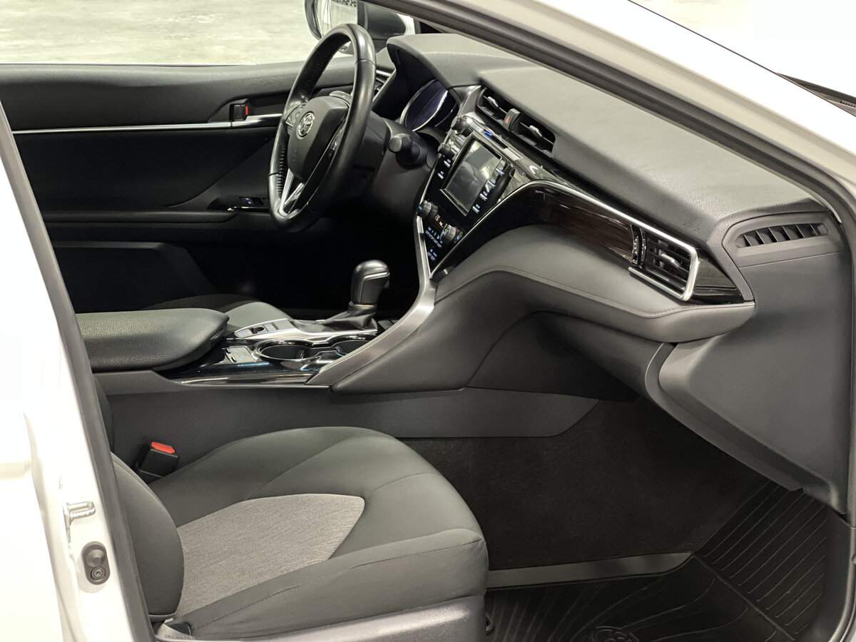 Toyota Camry 2021 года с пробегом. Фото: #10