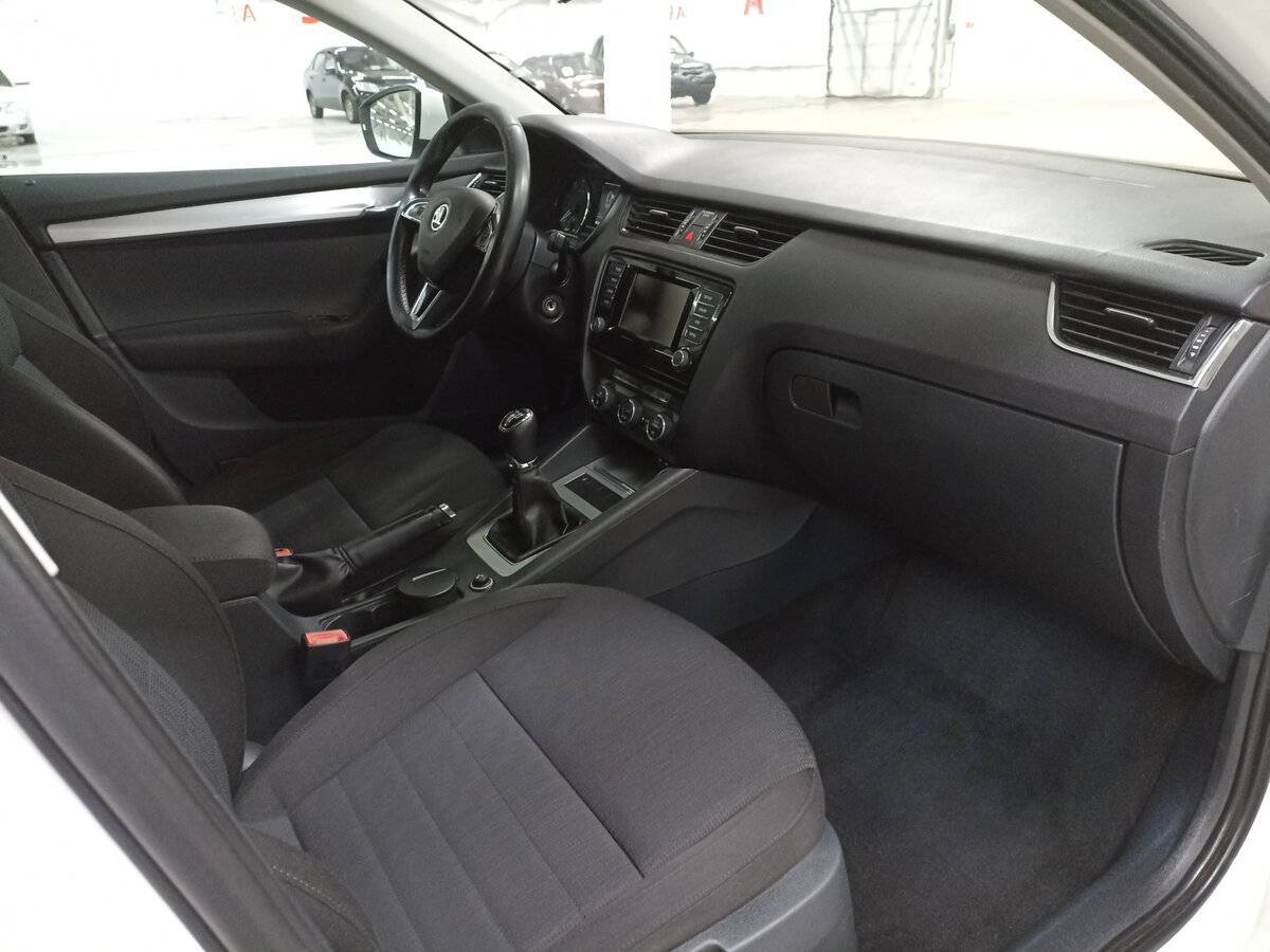 Б/У Шкода Октавия 2013 года. Фото: #10