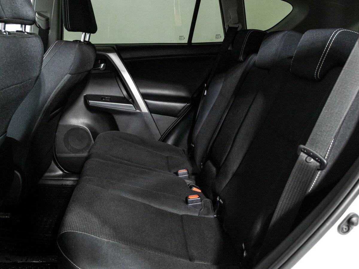 Toyota RAV4 2017 года с пробегом. Фото: #9