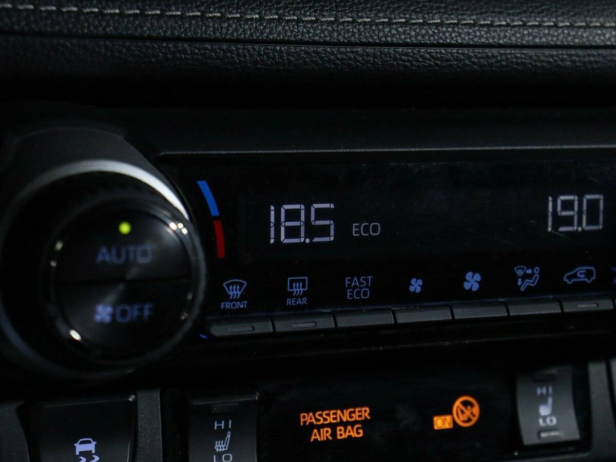 Toyota RAV4 2020 года с пробегом. Фото: #22