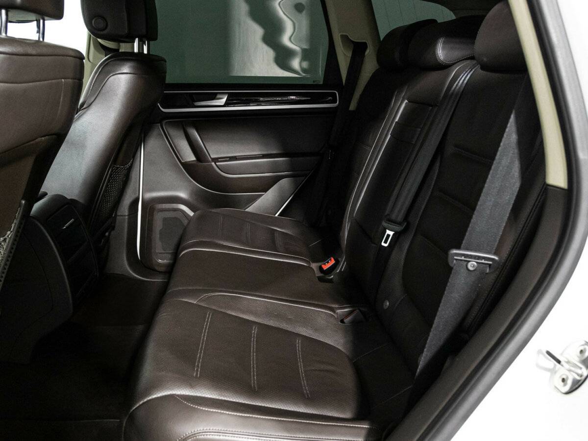 Б/У Фольксваген Туарег 2013 года. Фото: #9