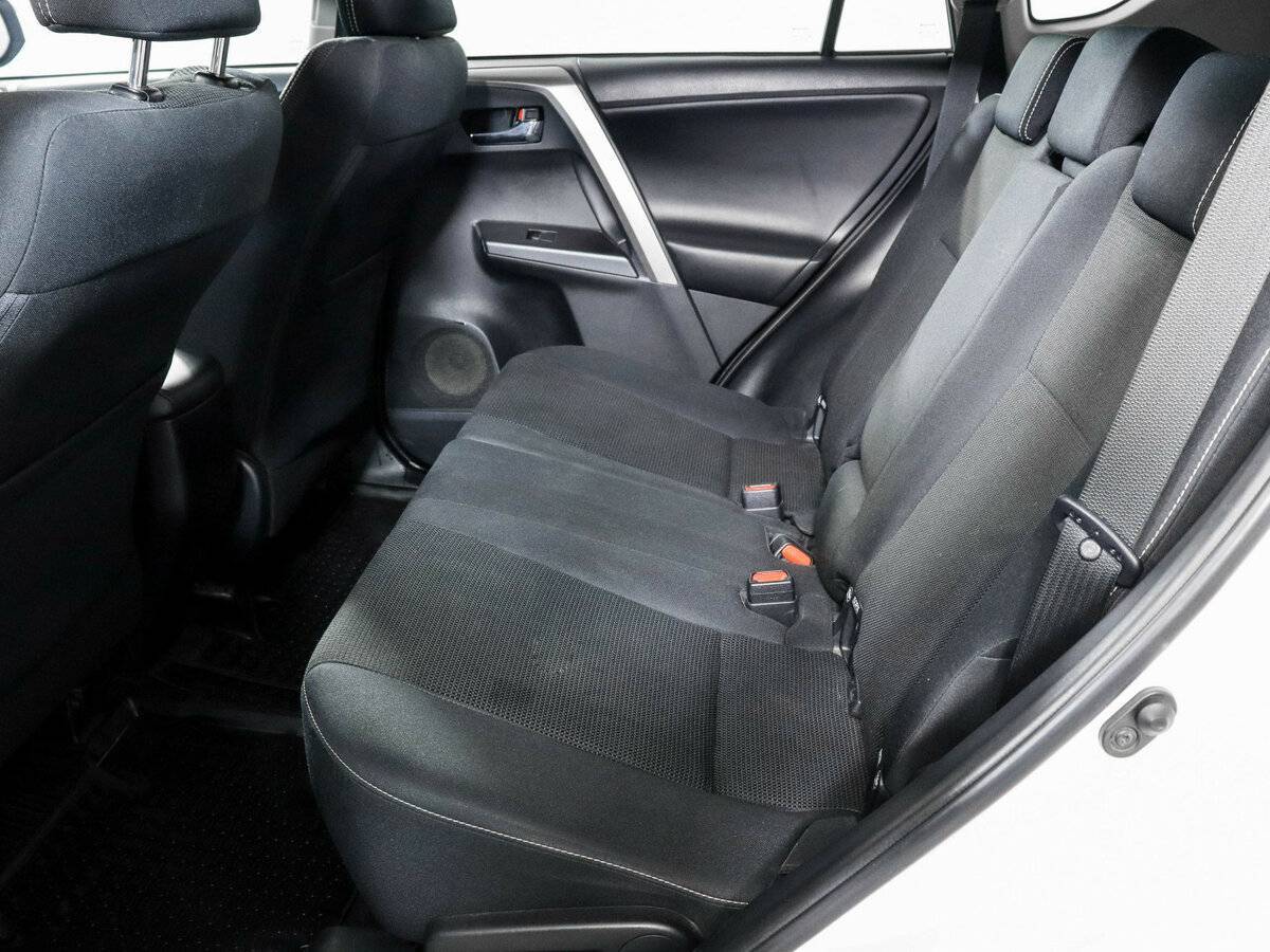 Toyota RAV4 2017 года с пробегом. Фото: #6