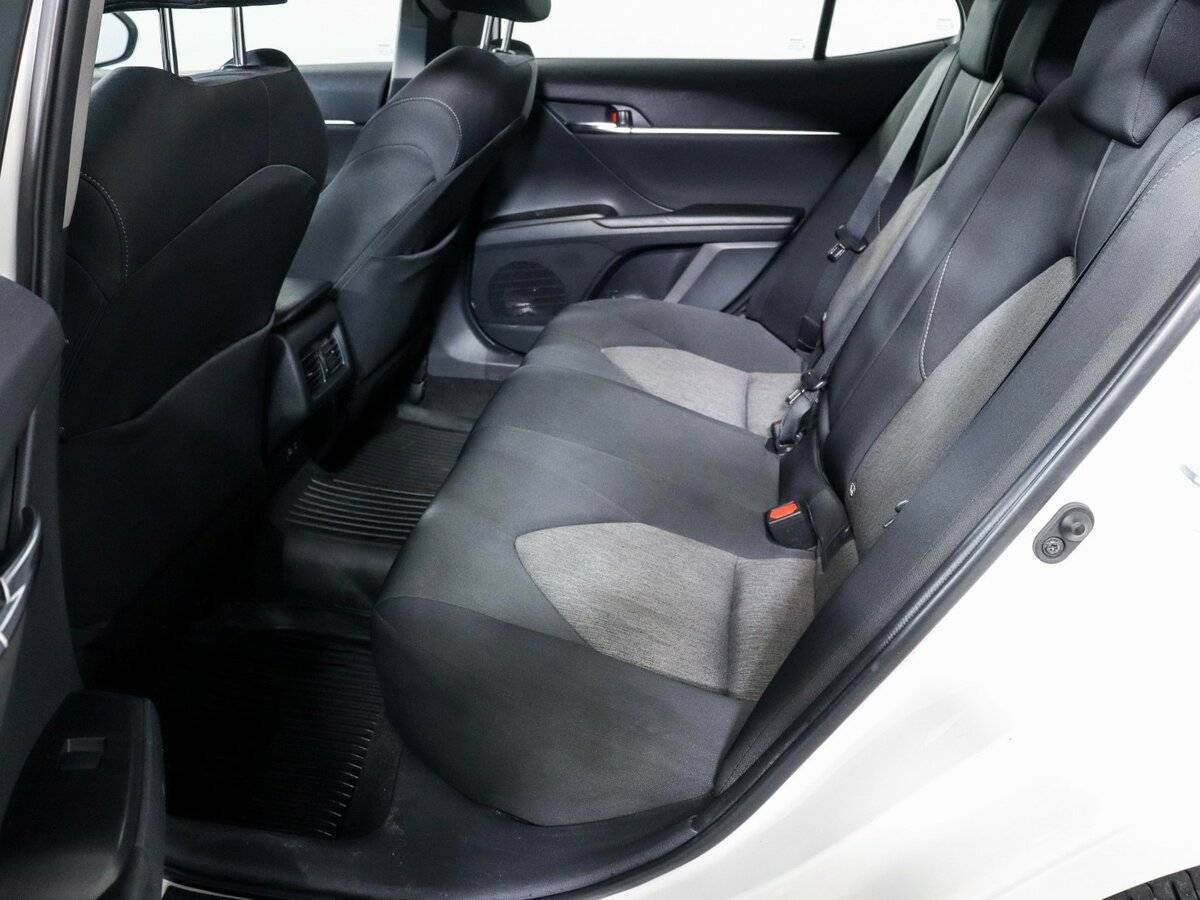 Toyota Camry 2021 года с пробегом. Фото: #9