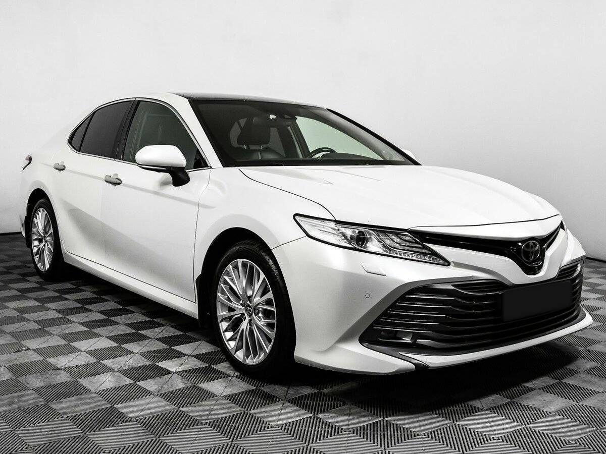 Toyota Camry 2019 года с пробегом. Фото: #2