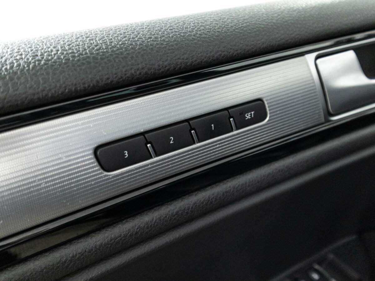 Volkswagen Touareg 2016 года с пробегом. Фото: #16