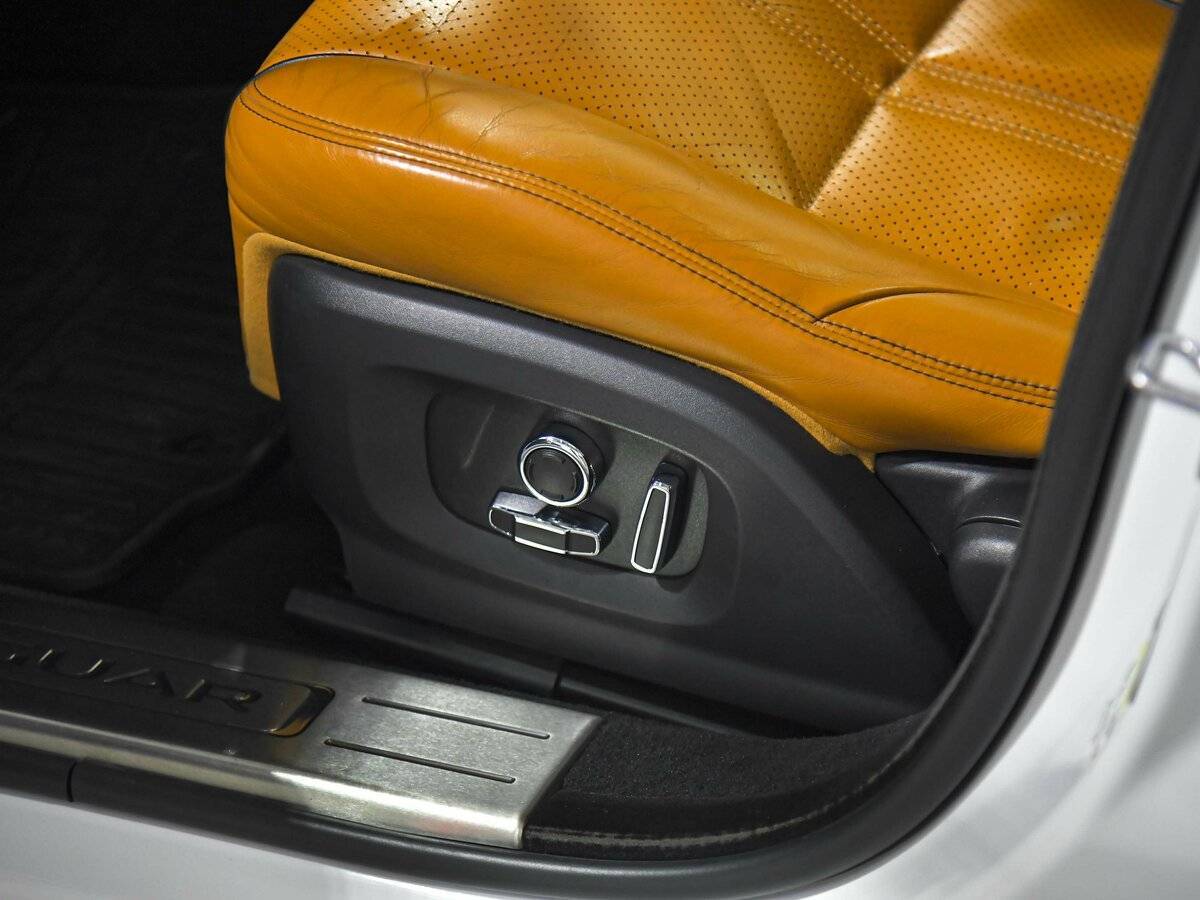 Jaguar XJ 2016 года с пробегом. Фото: #15