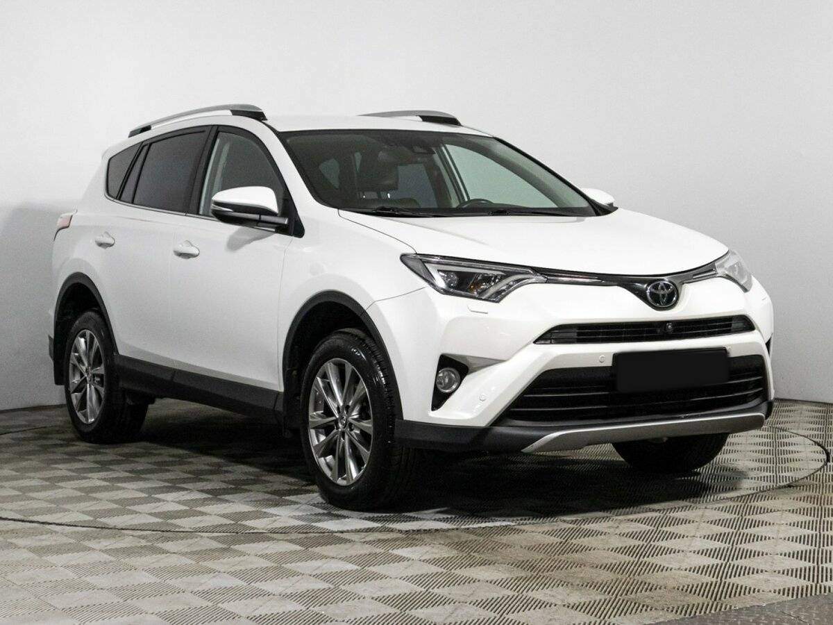 Toyota RAV4 2018 года с пробегом. Фото: #2