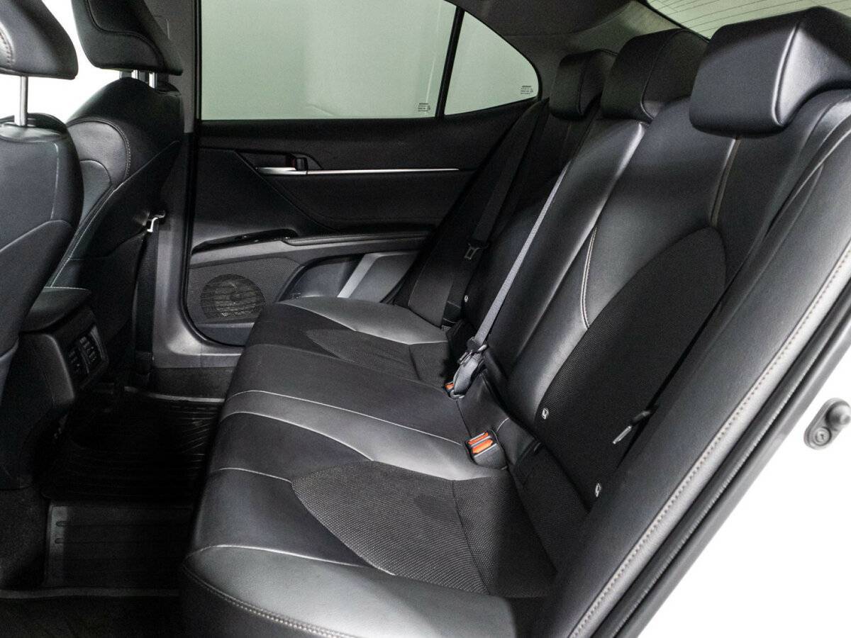 Toyota Camry 2020 года с пробегом. Фото: #9