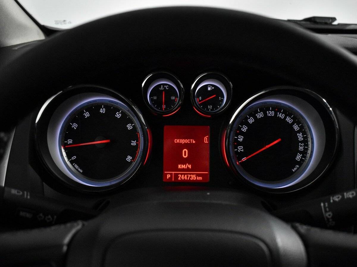 Б/У Опель Астра 2013 года. Фото: #17