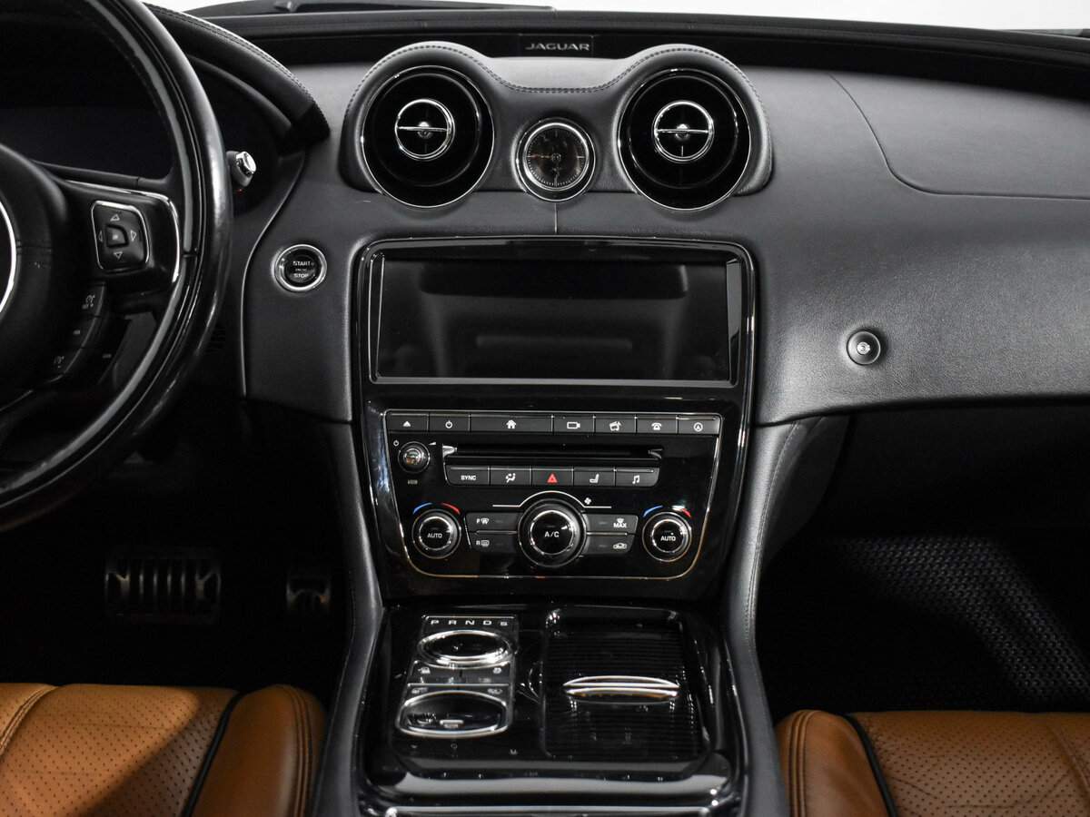 Jaguar XJ 2016 года с пробегом. Фото: #15