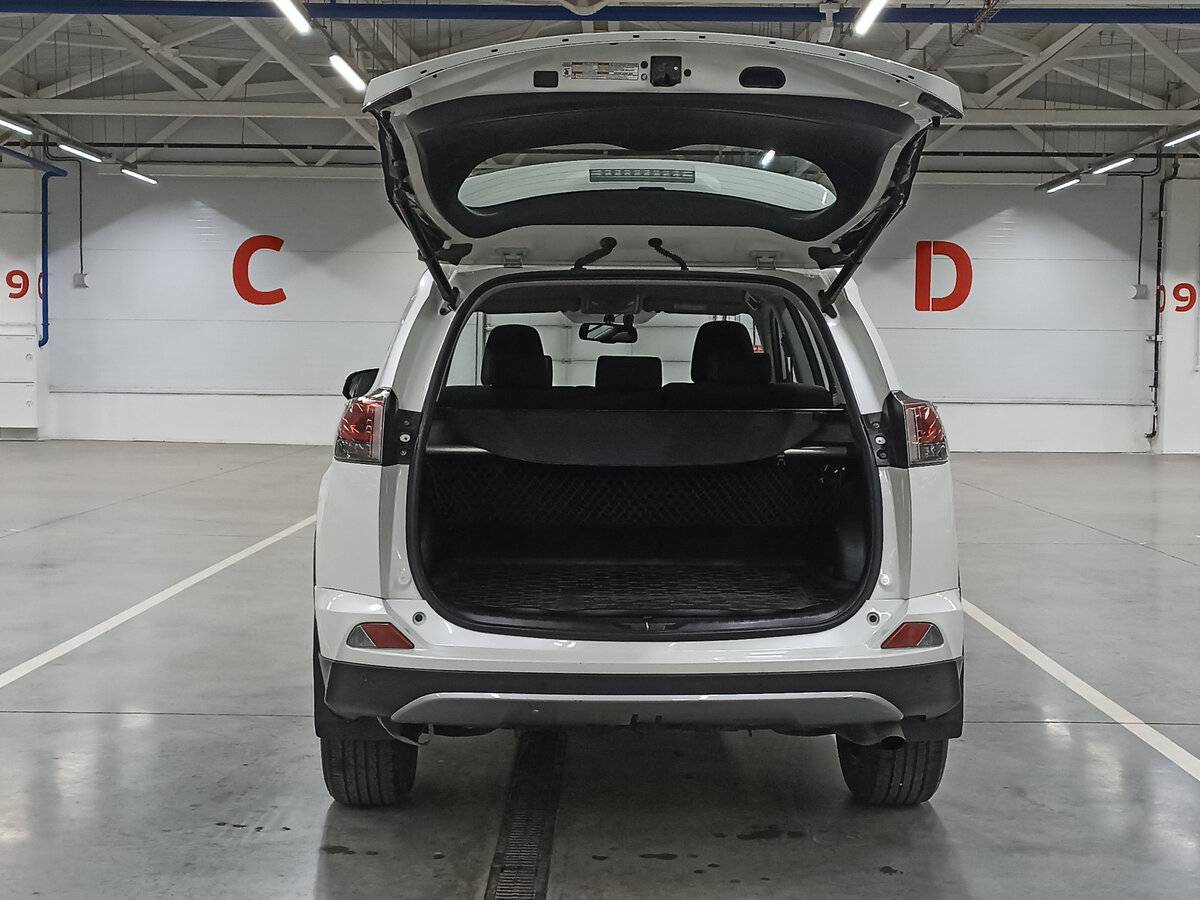 Б/У Тойота Рав4 2017 года. Фото: #9