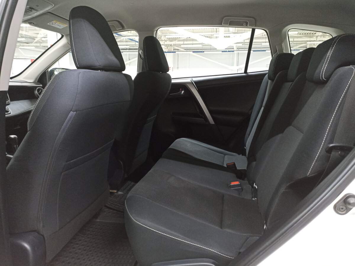 Б/У Тойота Рав4 2017 года. Фото: #11