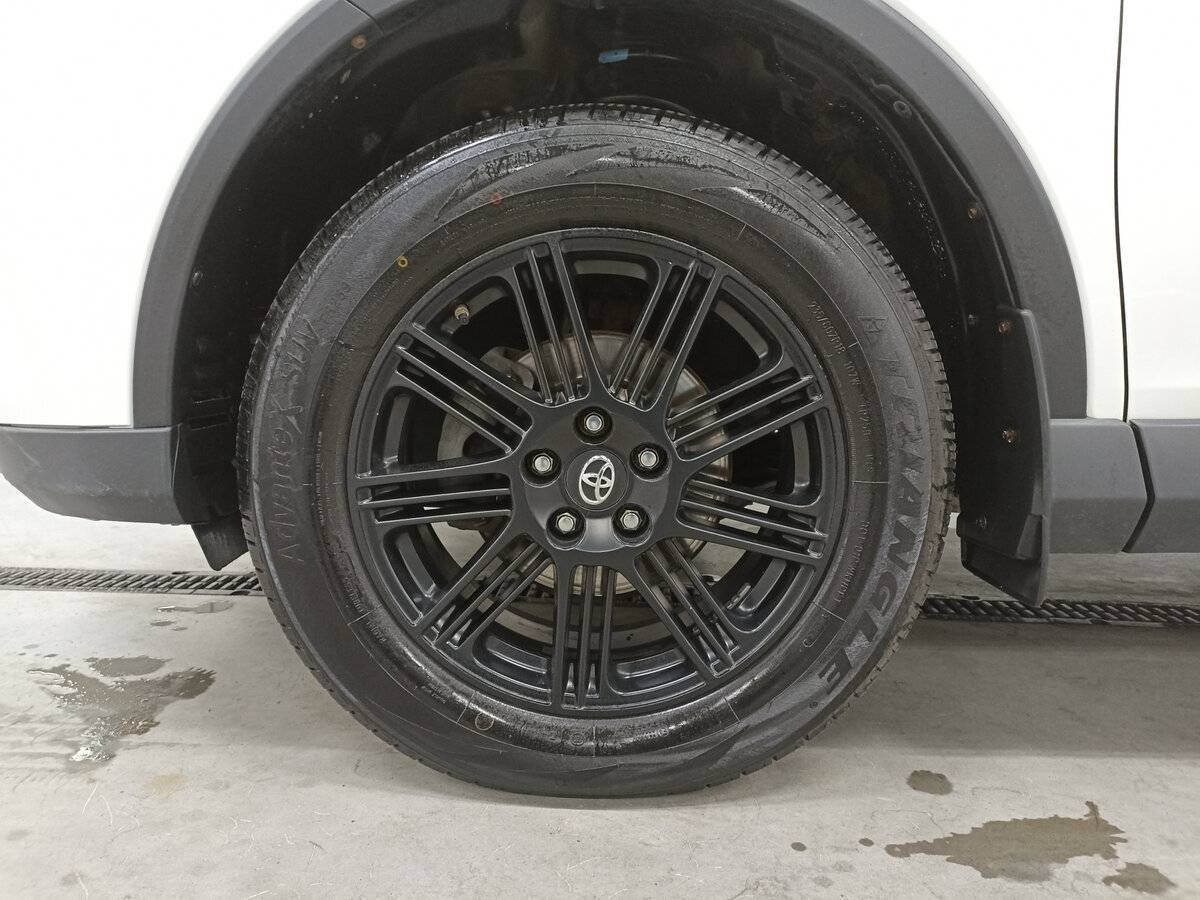 Б/У Тойота Рав4 2017 года. Фото: #17