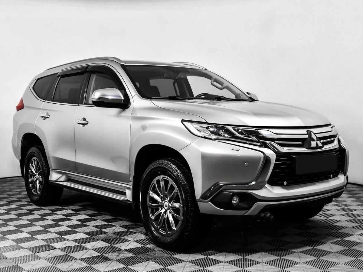 Mitsubishi Pajero Sport 2017 года с пробегом. Фото: #2