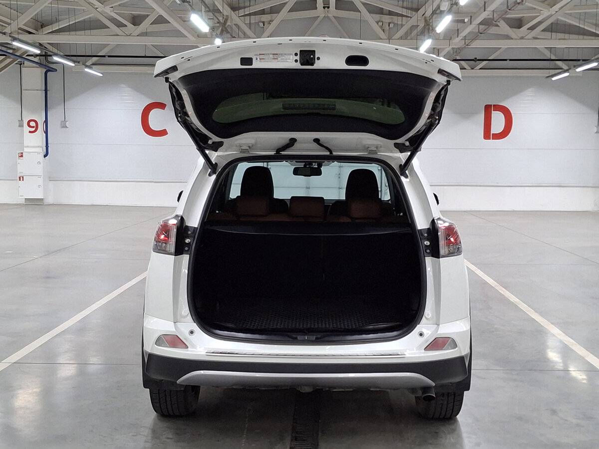 Toyota RAV4 2017 года с пробегом. Фото: #9