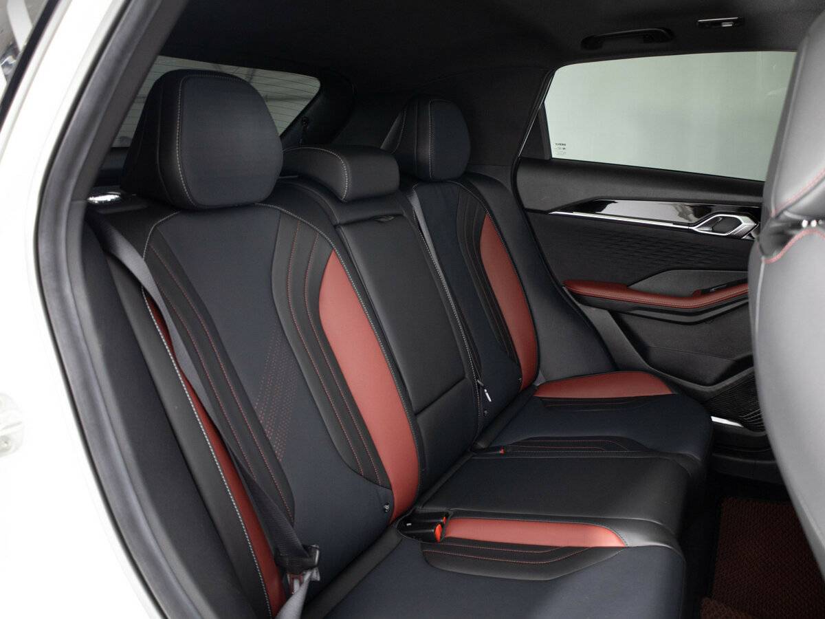 Geely Coolray 2023 года с пробегом. Фото: #9