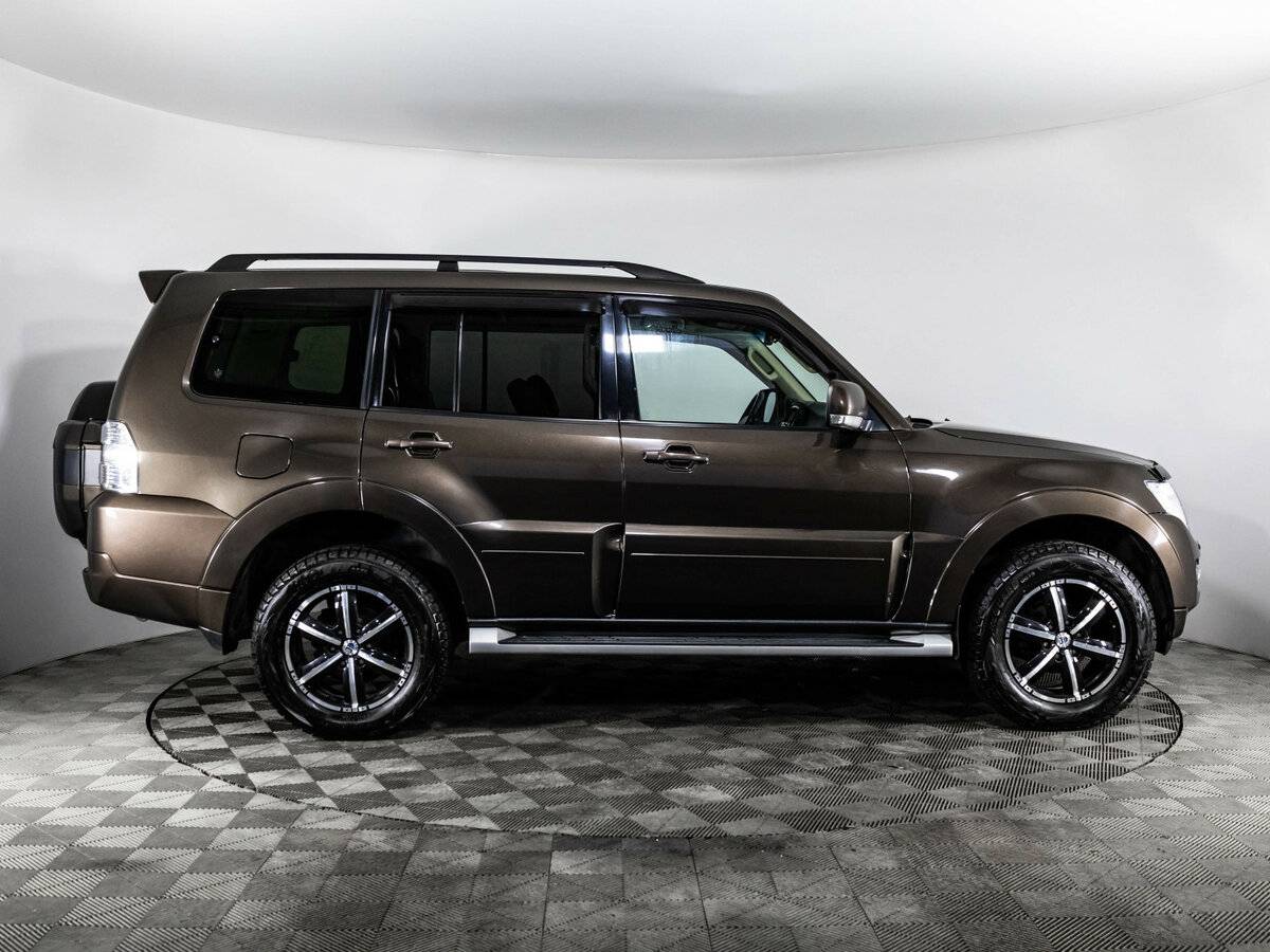 Mitsubishi Pajero 2017 года с пробегом. Фото: #4