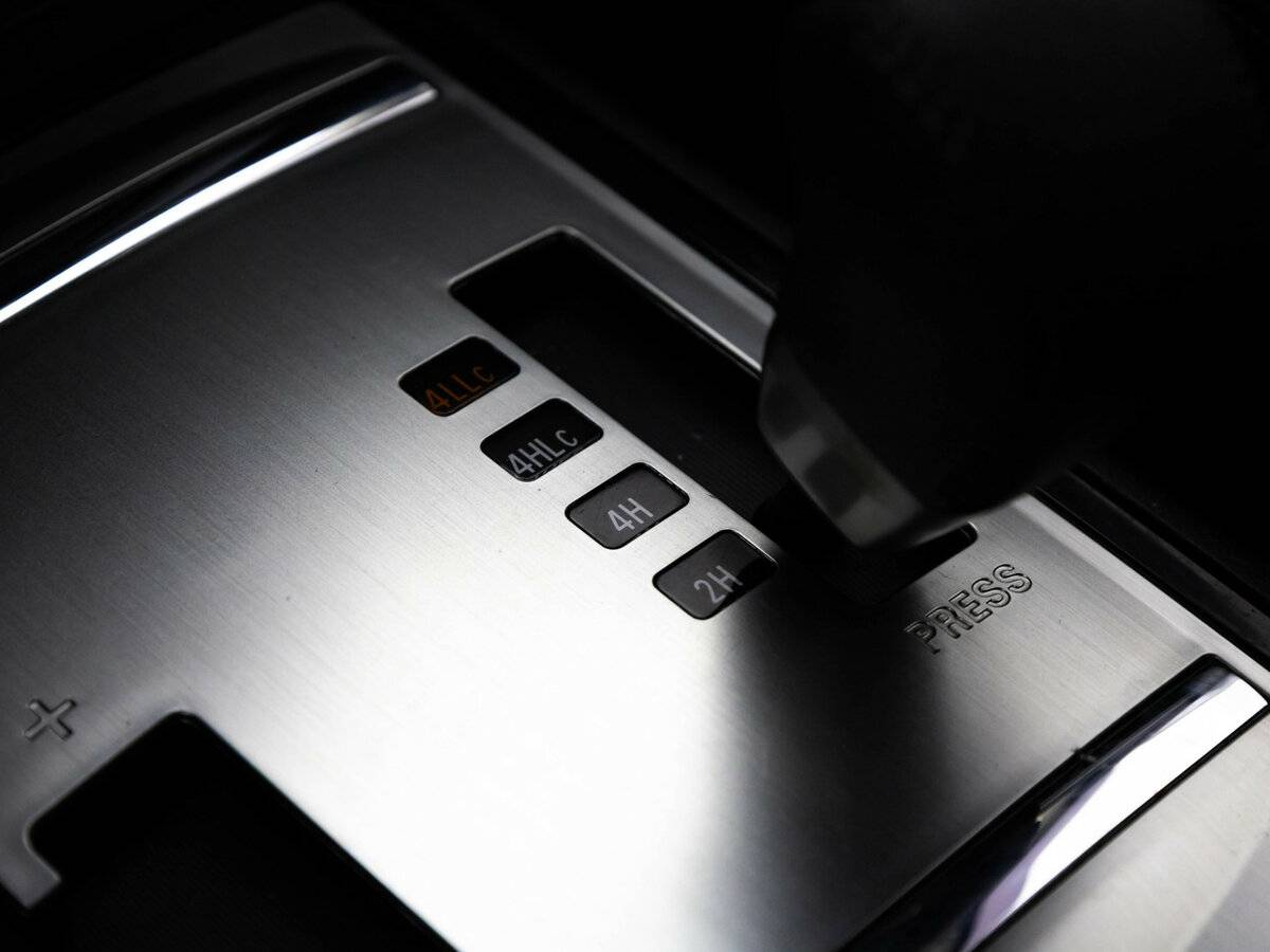 Mitsubishi Pajero 2017 года с пробегом. Фото: #16