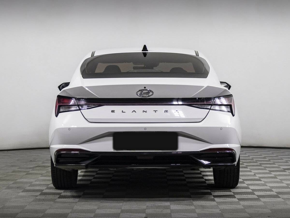 Hyundai Elantra 2021 года с пробегом. Фото: #4