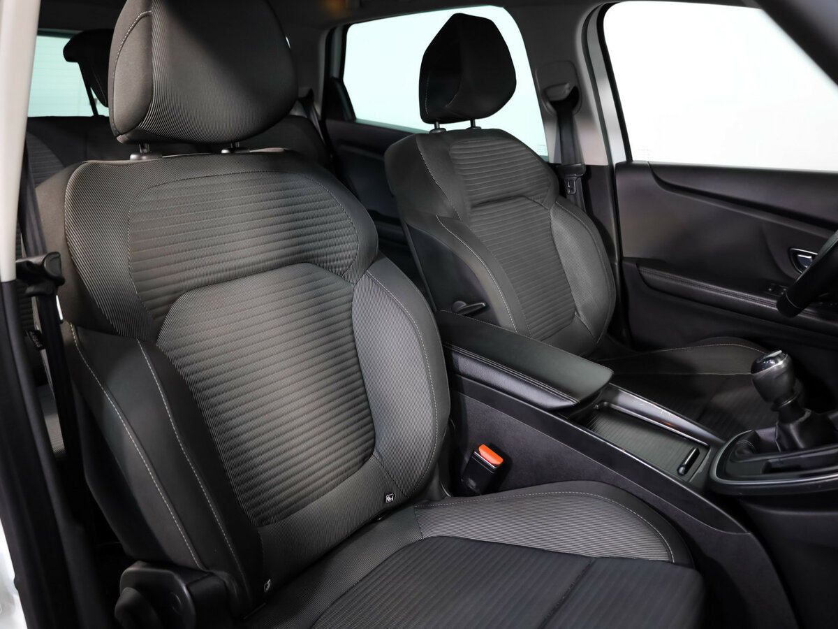 Renault Scenic 2018 года с пробегом. Фото: #11