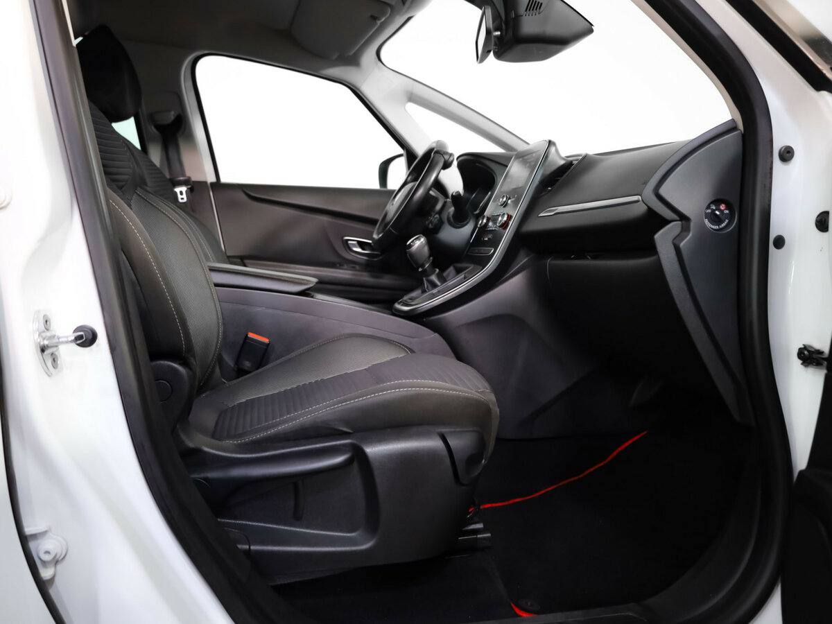 Renault Scenic 2018 года с пробегом. Фото: #12