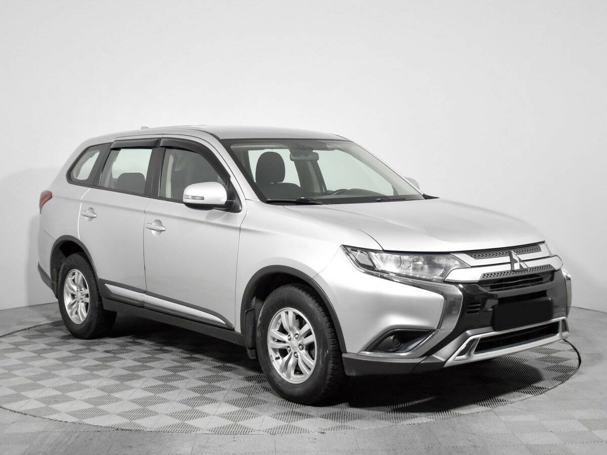 Mitsubishi Outlander 2018 года с пробегом. Фото: #2