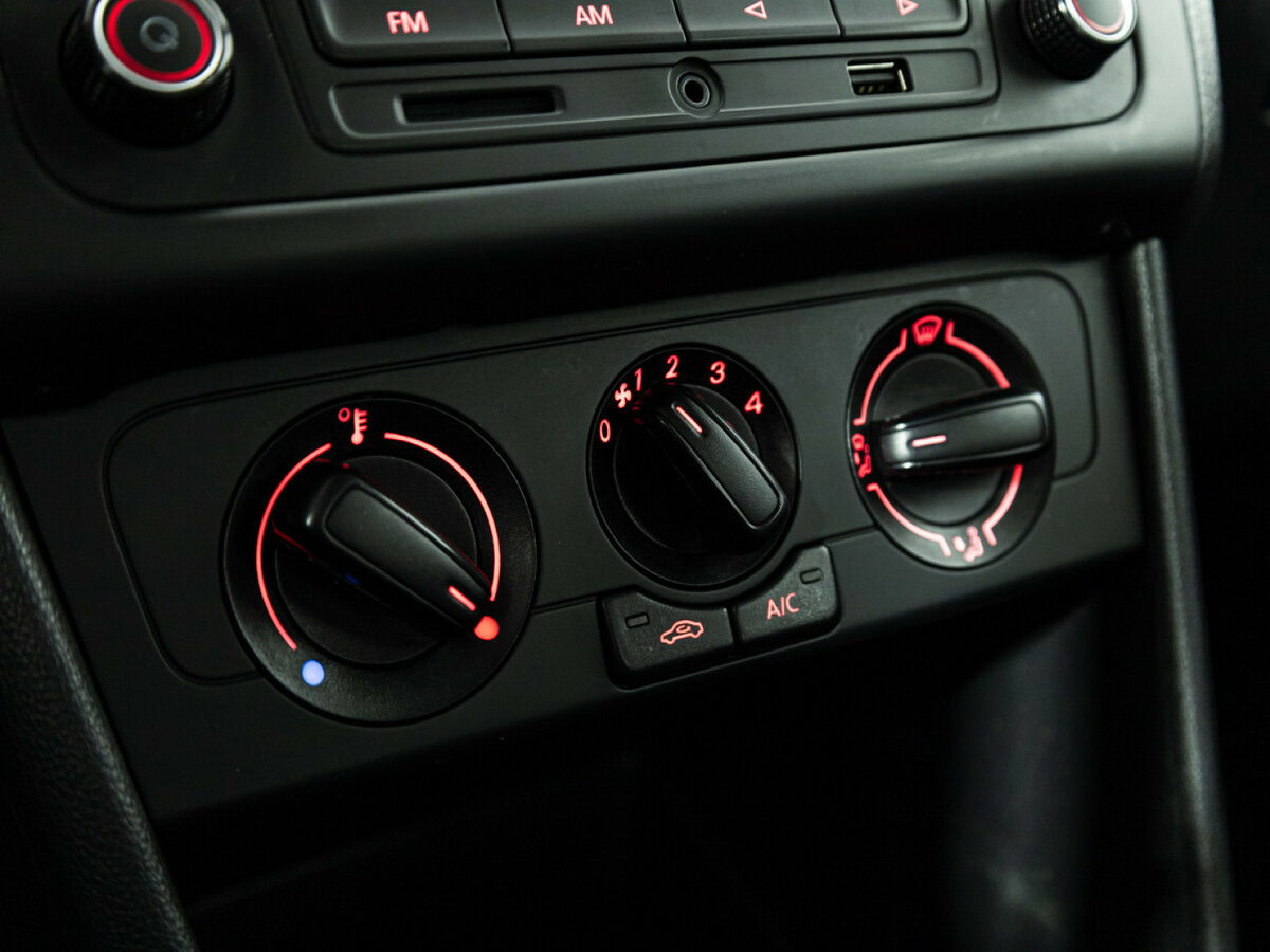 Б/У Фольксваген Поло 2015 года. Фото: #14