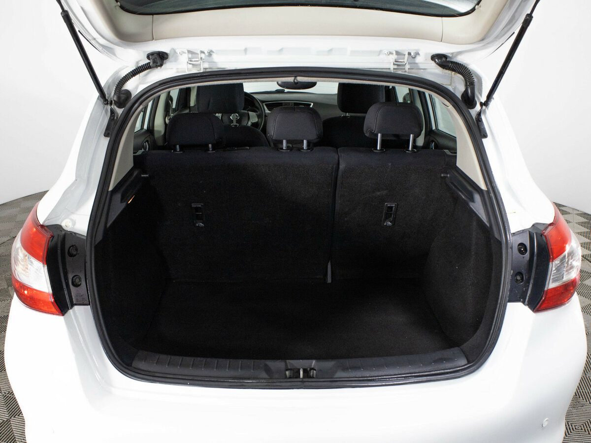 Nissan Tiida 2015 года с пробегом. Фото: #6