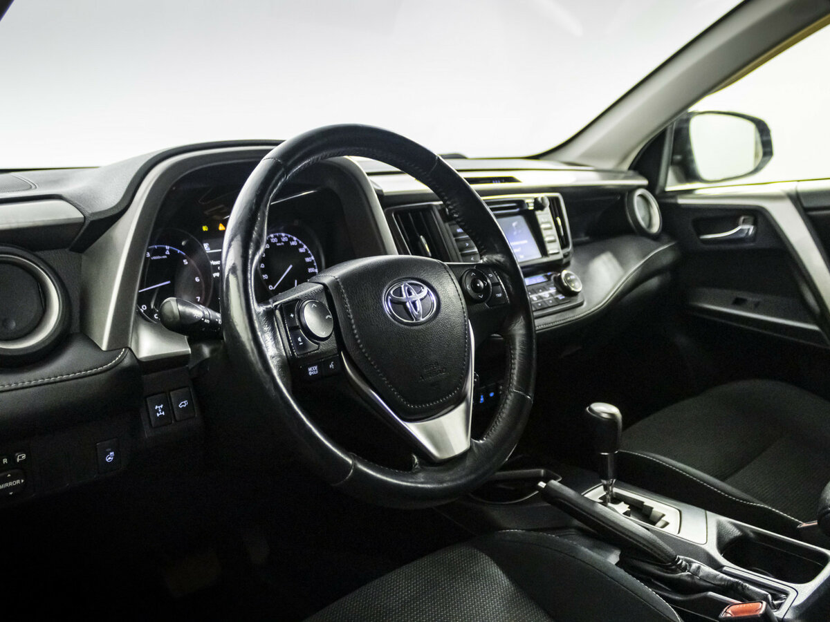 Toyota RAV4 2015 года с пробегом. Фото: #9