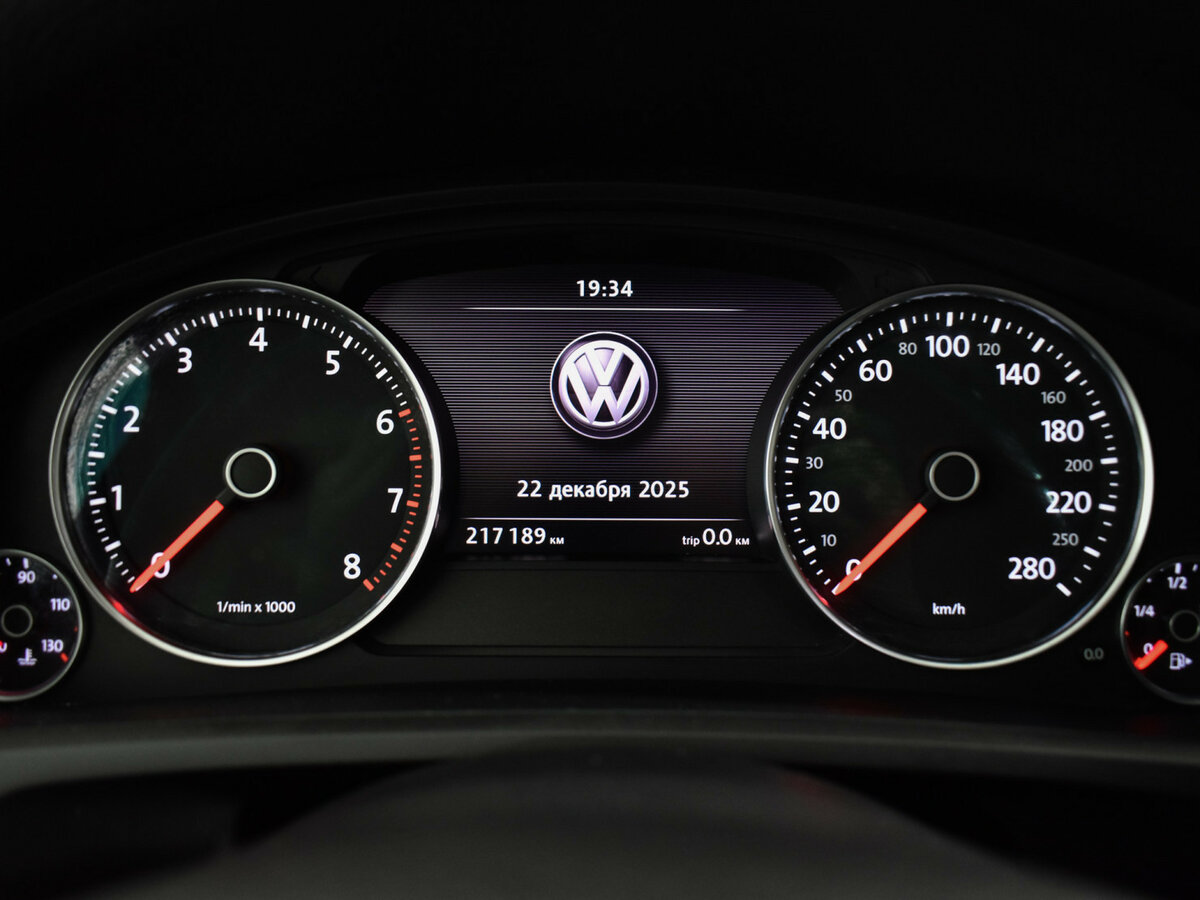 Б/У Фольксваген Туарег 2015 года. Фото: #19