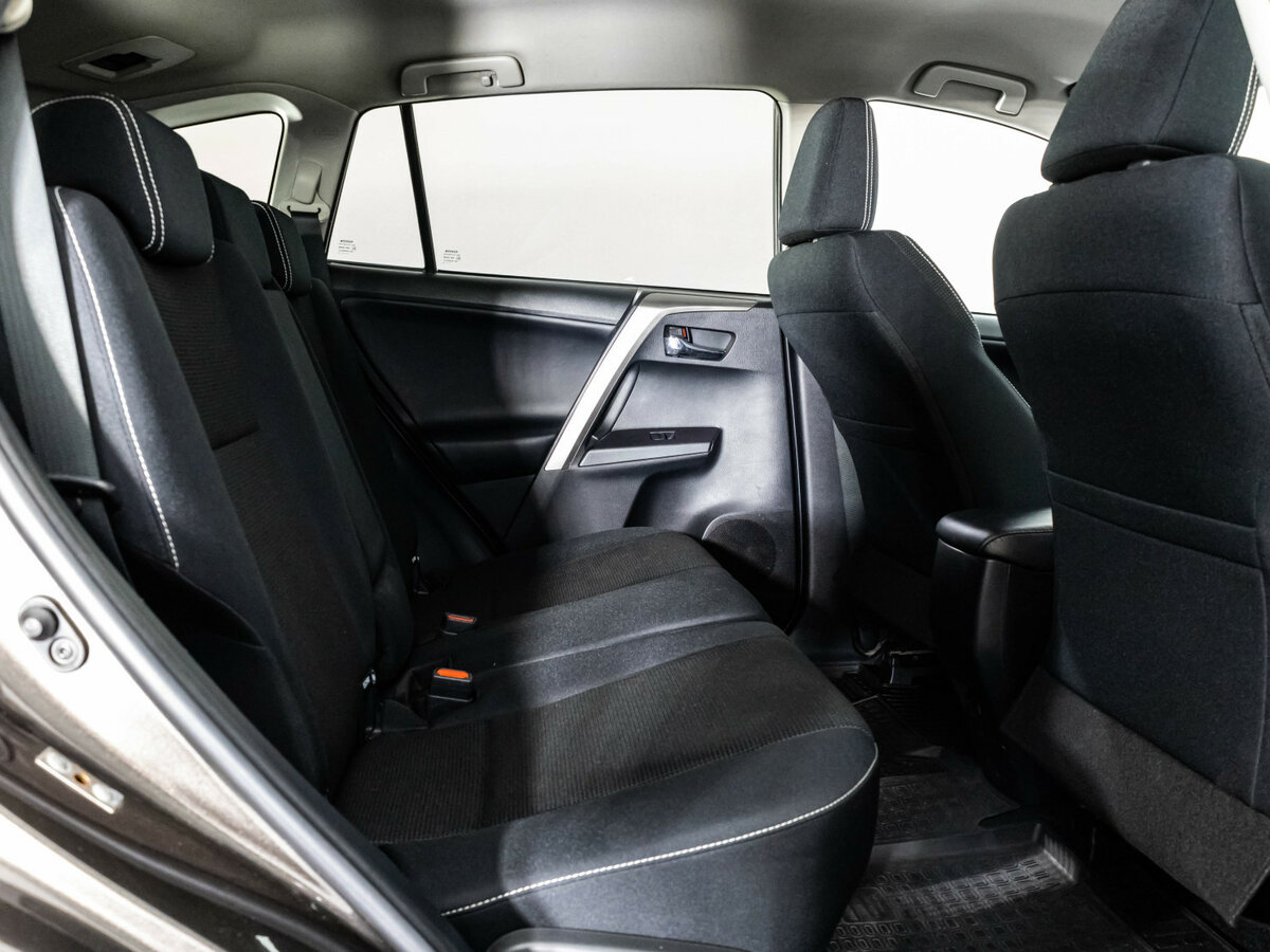 Toyota RAV4 2018 года с пробегом. Фото: #15